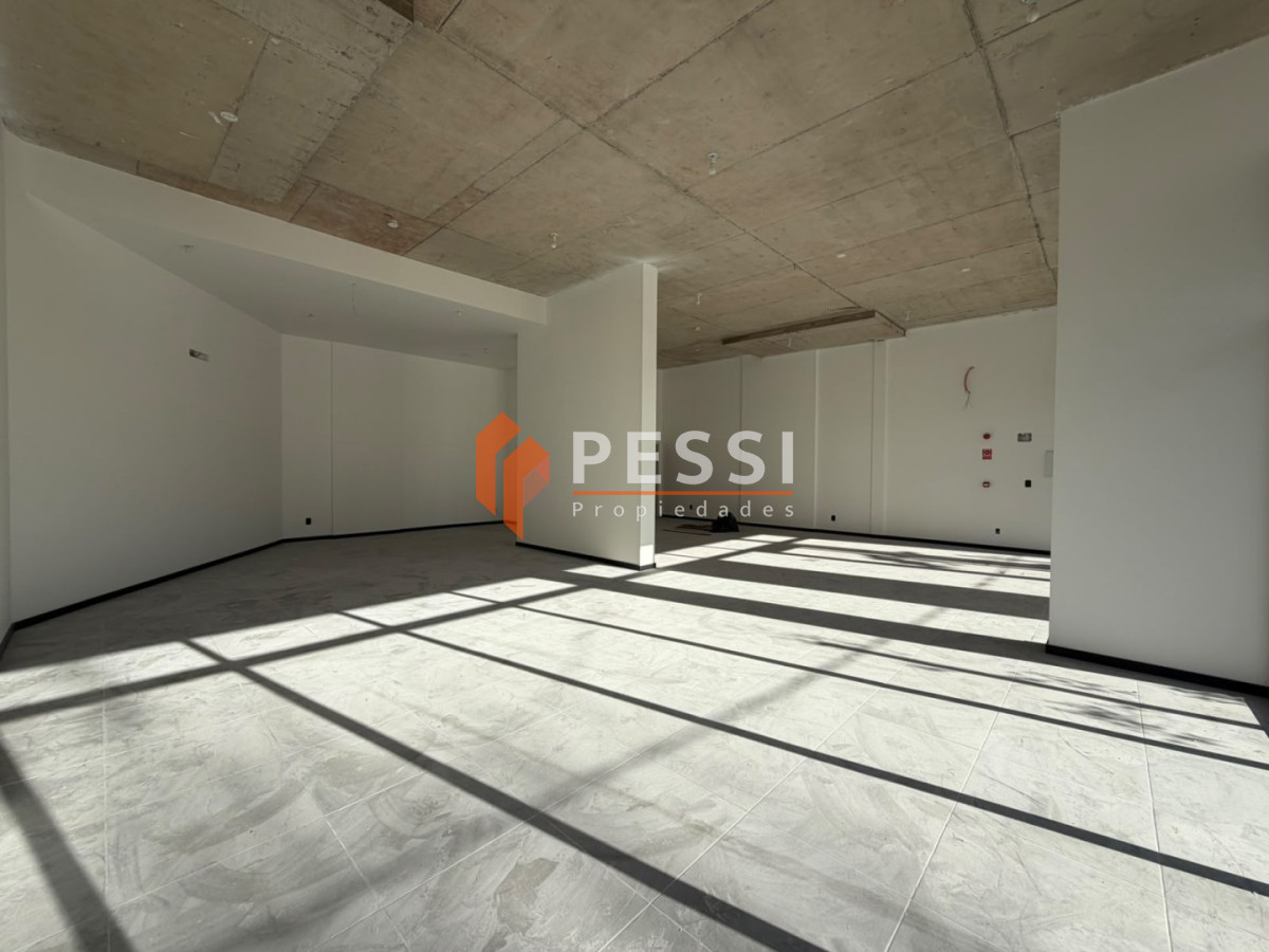 Local Comercial ID.2545/Alquiler-local-comercial-en-La-Blanqueada - Alquiler local comercial en La Blanqueada