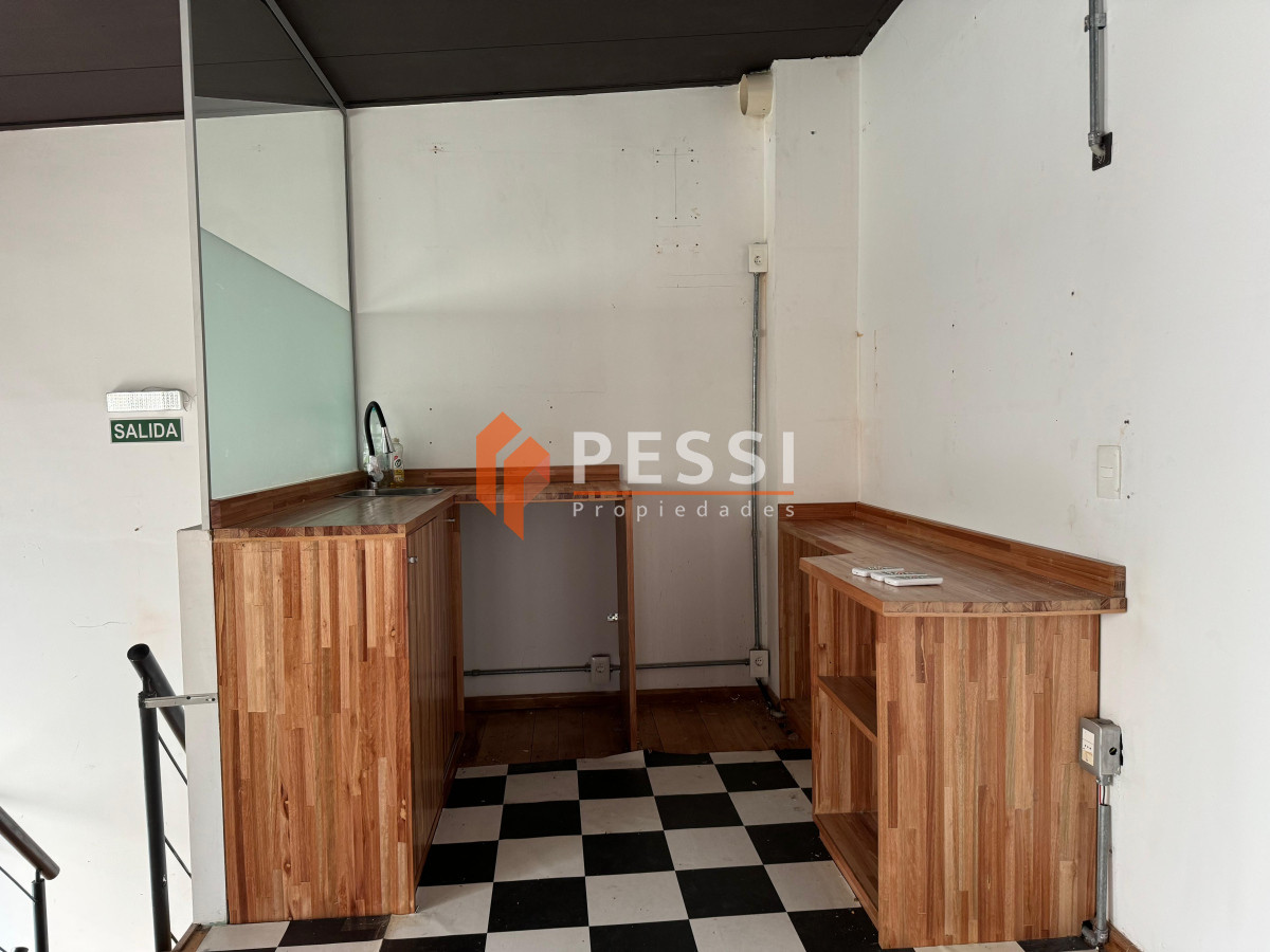 Local Comercial ID.2405/Venta-local-comercial-en-Pocitos - Venta local comercial en Pocitos