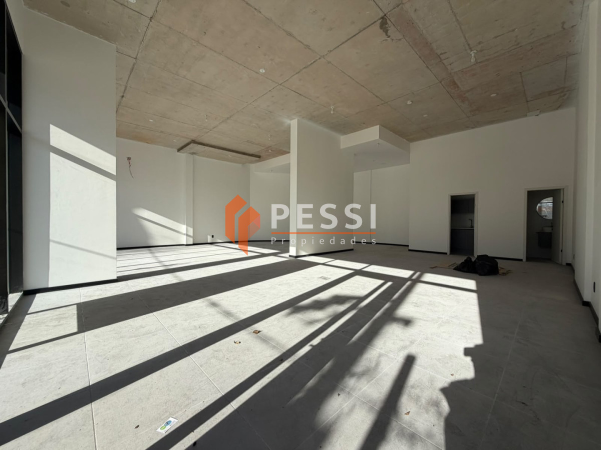 Local Comercial ID.2545/Alquiler-local-comercial-en-La-Blanqueada - Alquiler local comercial en La Blanqueada