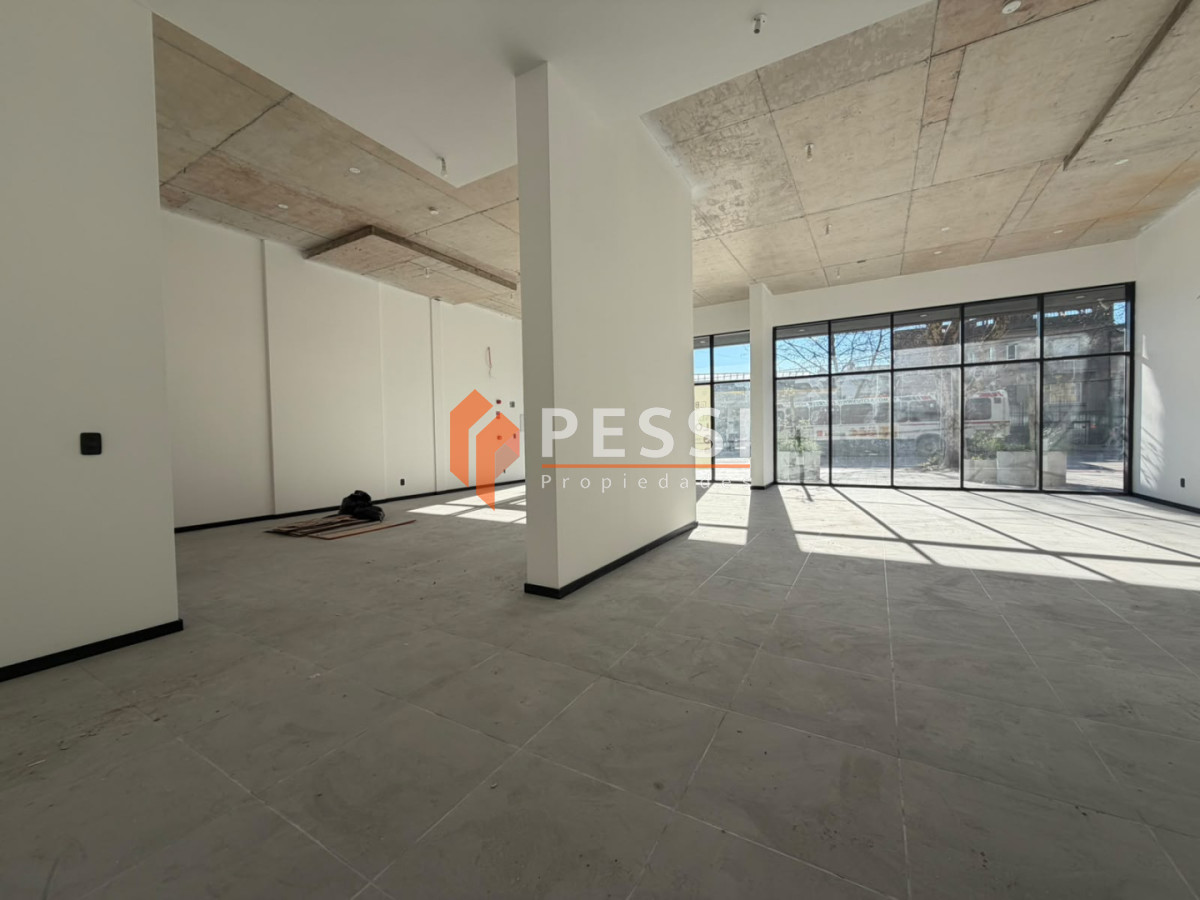 Local Comercial ID.2545/Alquiler-local-comercial-en-La-Blanqueada - Alquiler local comercial en La Blanqueada
