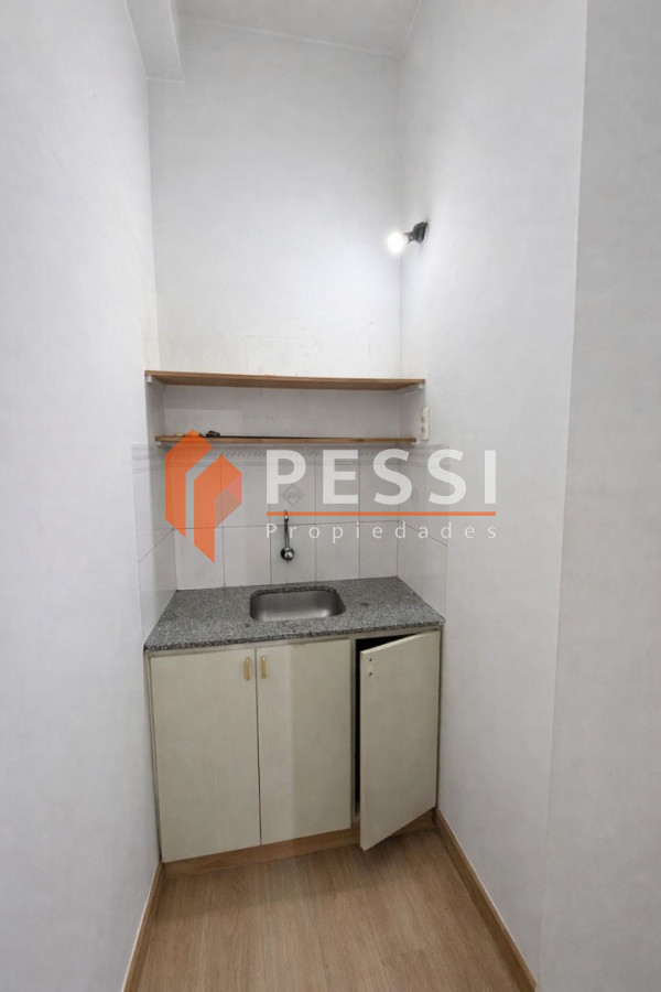 Oficina ID.2547/Alquiler-de-Oficina-em-Ciudad-Vieja- - Alquiler de Oficina em Ciudad Vieja 