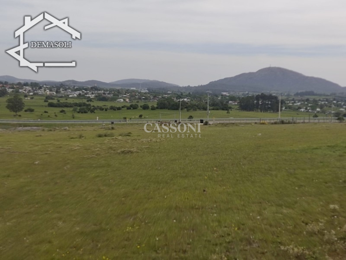 Chacra ID.3498 - 11 has 8000 M2 con casa proximidades Pan de Azúcar