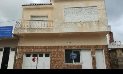 Se vende casa de dos plantas en el centro de Pan de azúcar