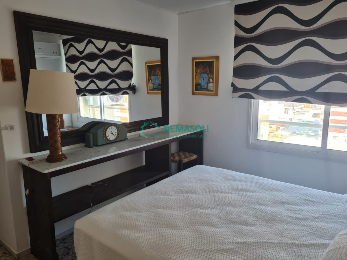 Apartamento ID.845 - Se vende apartamento de 2 dormitorios en Punta del Este, en pleno centro de la península.