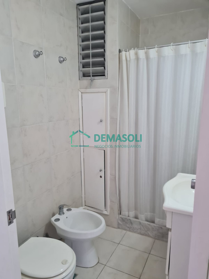 Apartamento ID.845 - Se vende apartamento de 2 dormitorios en Punta del Este, en pleno centro de la península.