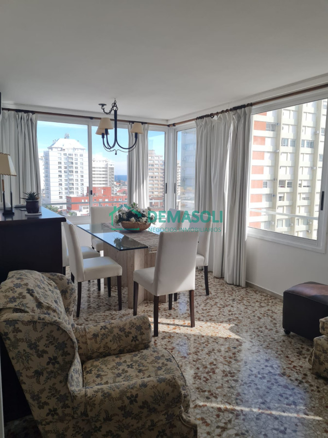 Apartamento ID.845 - Se vende apartamento de 2 dormitorios en Punta del Este, en pleno centro de la península.