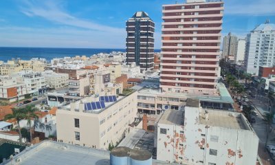Se vende apartamento de 2 dormitorios en Punta del Este, en pleno centro de la península.