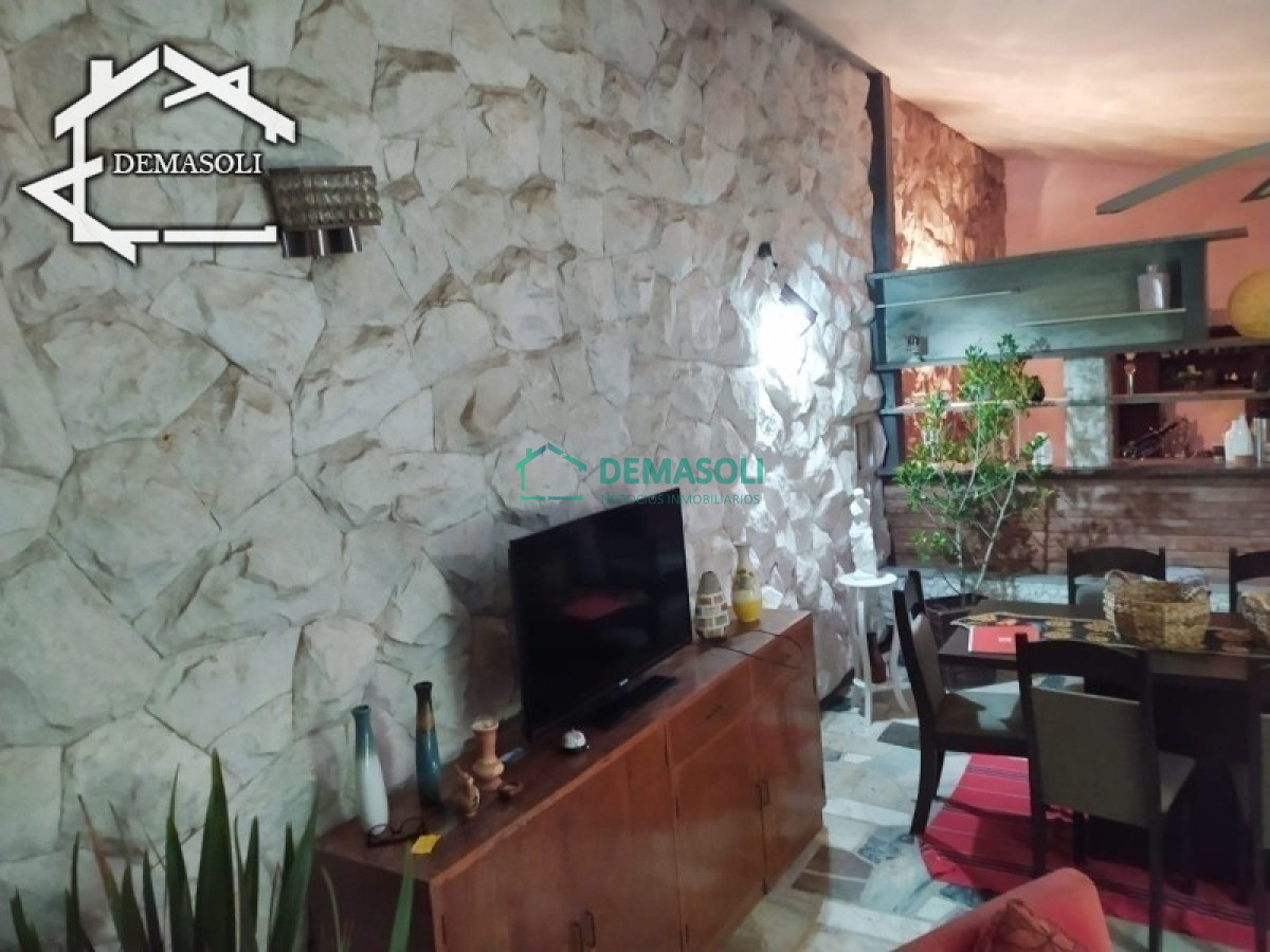 Casa ID.178 - Se vende casa de gran porte, ubicada en la entrada de la ciudad de Pan de Azúcar, Departamento de Maldonado. 