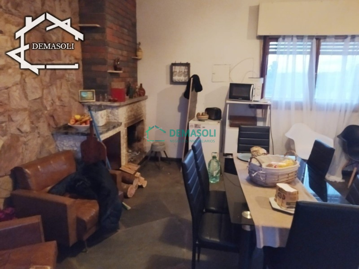 Casa ID.178 - Se vende casa de gran porte, ubicada en la entrada de la ciudad de Pan de Azúcar, Departamento de Maldonado. 