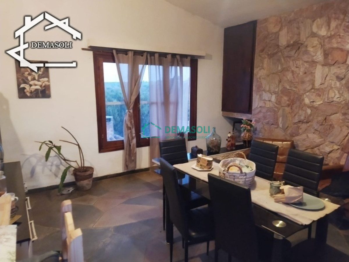Casa ID.178 - Se vende casa de gran porte, ubicada en la entrada de la ciudad de Pan de Azúcar, Departamento de Maldonado. 