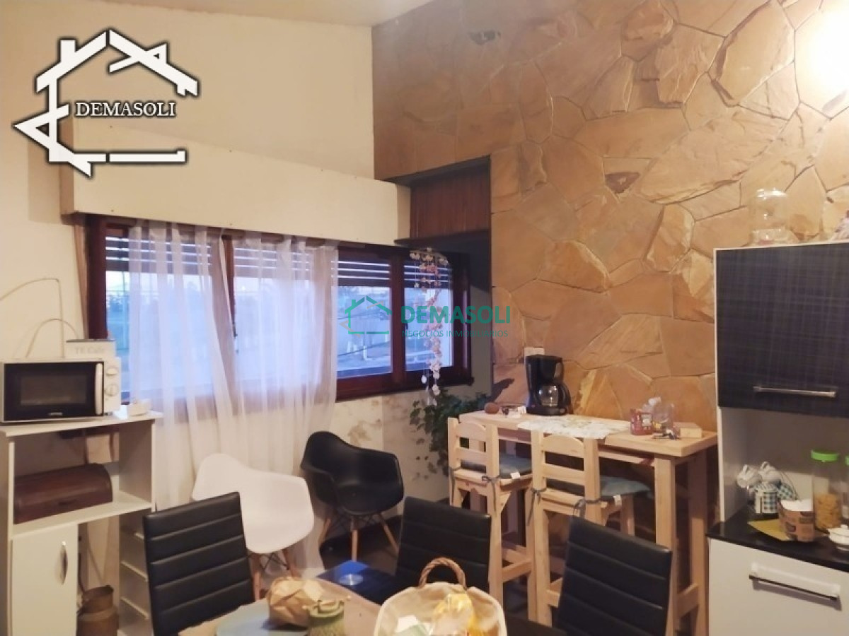 Casa ID.178 - Se vende casa de gran porte, ubicada en la entrada de la ciudad de Pan de Azúcar, Departamento de Maldonado. 
