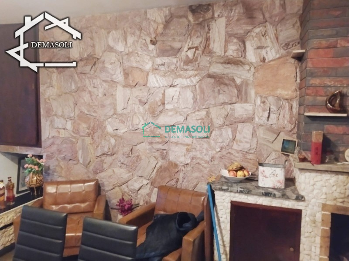 Casa ID.178 - Se vende casa de gran porte, ubicada en la entrada de la ciudad de Pan de Azúcar, Departamento de Maldonado. 