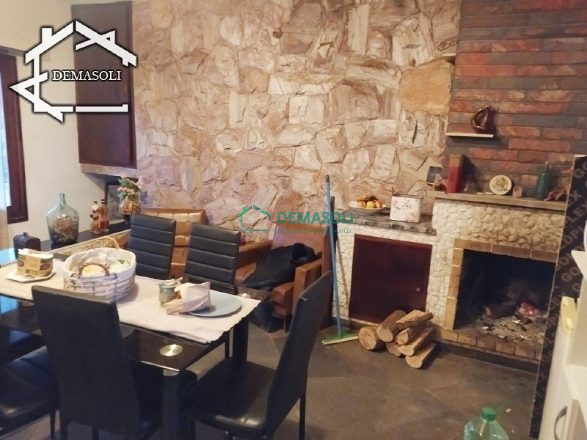Casa ID.178 - Se vende casa de gran porte, ubicada en la entrada de la ciudad de Pan de Azúcar, Departamento de Maldonado. 