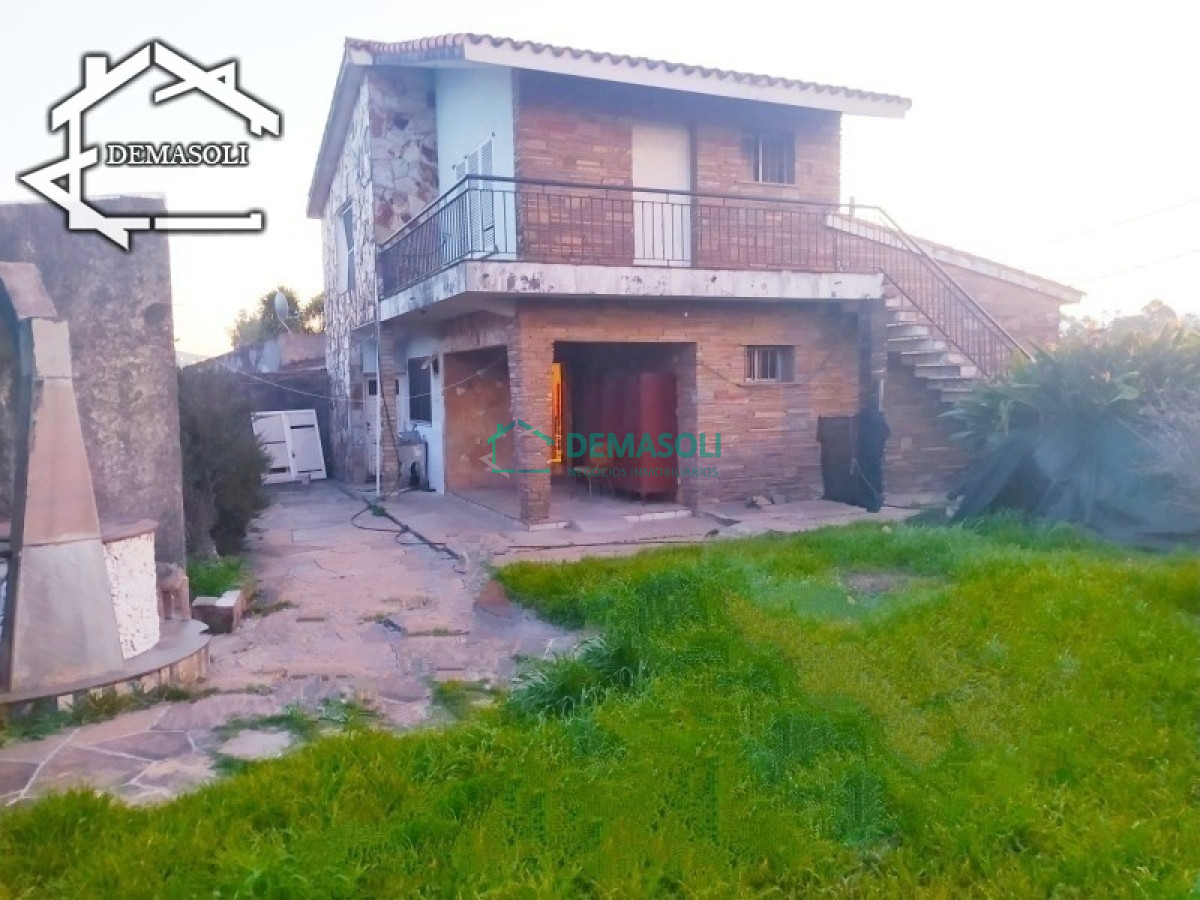 Casa ID.178 - Se vende casa de gran porte, ubicada en la entrada de la ciudad de Pan de Azúcar, Departamento de Maldonado. 