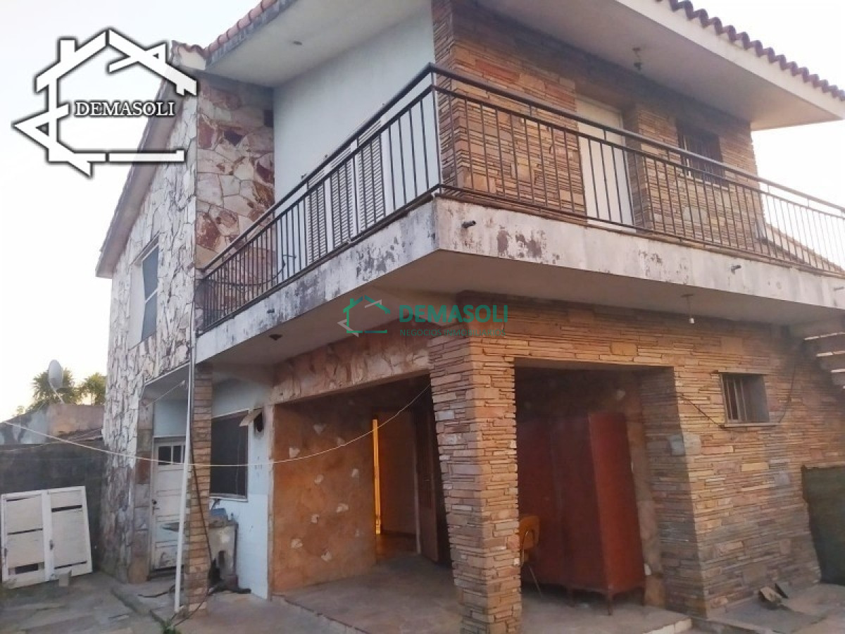 Casa ID.178 - Se vende casa de gran porte, ubicada en la entrada de la ciudad de Pan de Azúcar, Departamento de Maldonado. 