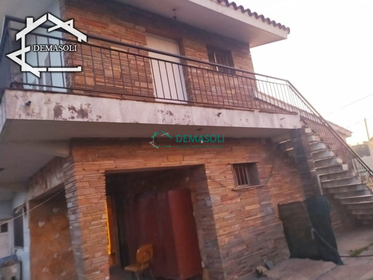 Casa ID.178 - Se vende casa de gran porte, ubicada en la entrada de la ciudad de Pan de Azúcar, Departamento de Maldonado. 