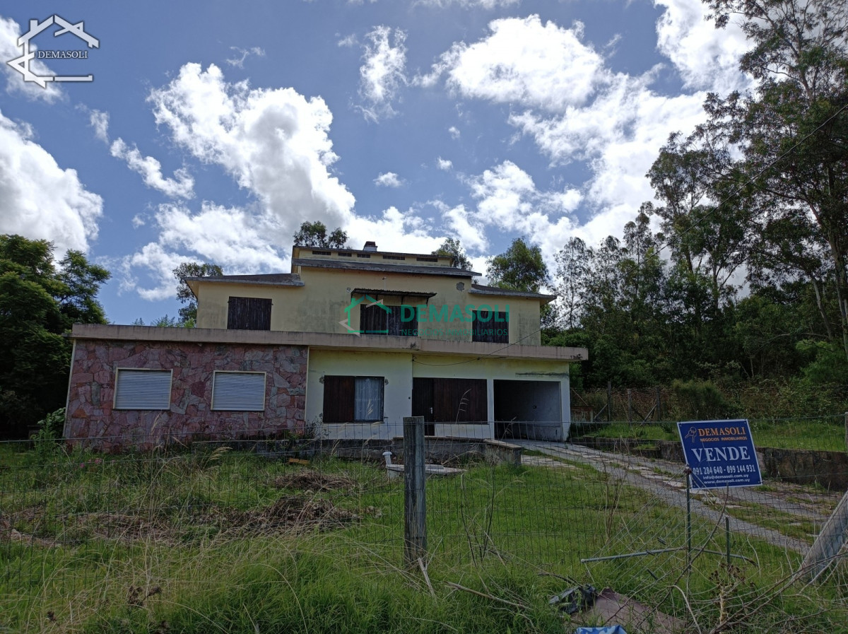 Casa ID.202 - Se vende!! Casa ubicada en Sierras del Tirol de 5 dormitorios, 3 baños, a pasitos del Cerro Pan de Azúcar, con frente a la ruta 37,