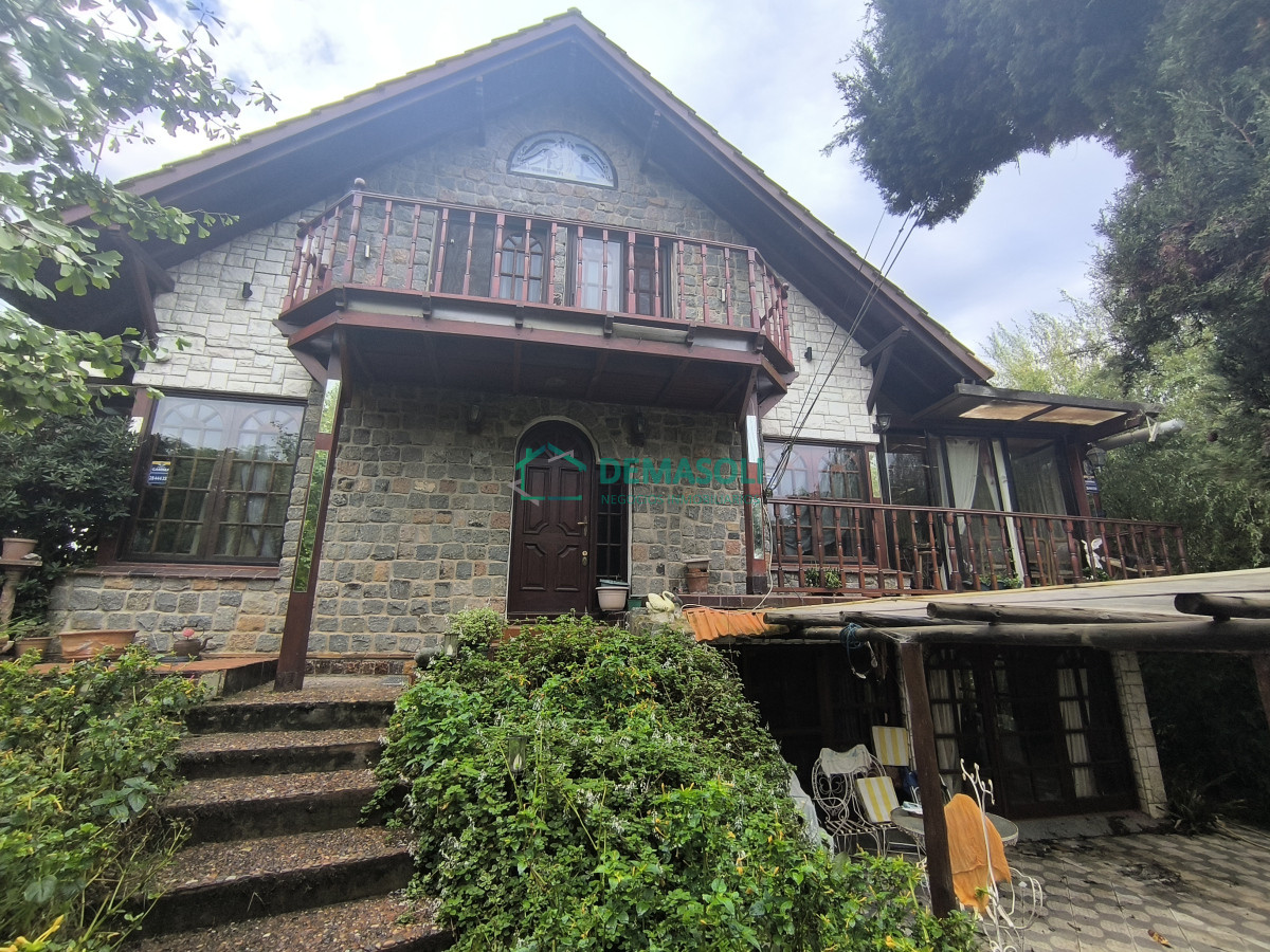 Casa ID.1249 - Se vende hermosa casona de estilo europeoubicada a pocos metros del mar, Playa Hermosa, 1100 M2 de terreno