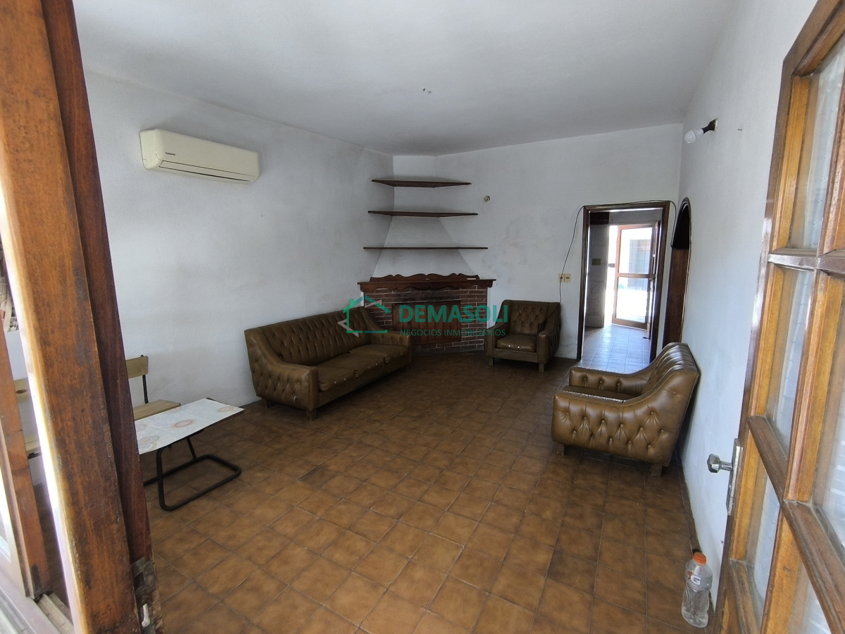 Casa ID.1178 - Se vende casa de 2 dormitorios en San Carlos, con apartamento al fondo.