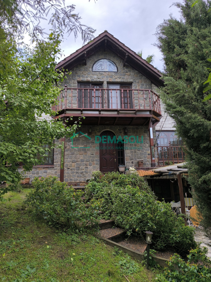 Casa ID.1249 - Se vende hermosa casona de estilo europeoubicada a pocos metros del mar, Playa Hermosa, 1100 M2 de terreno