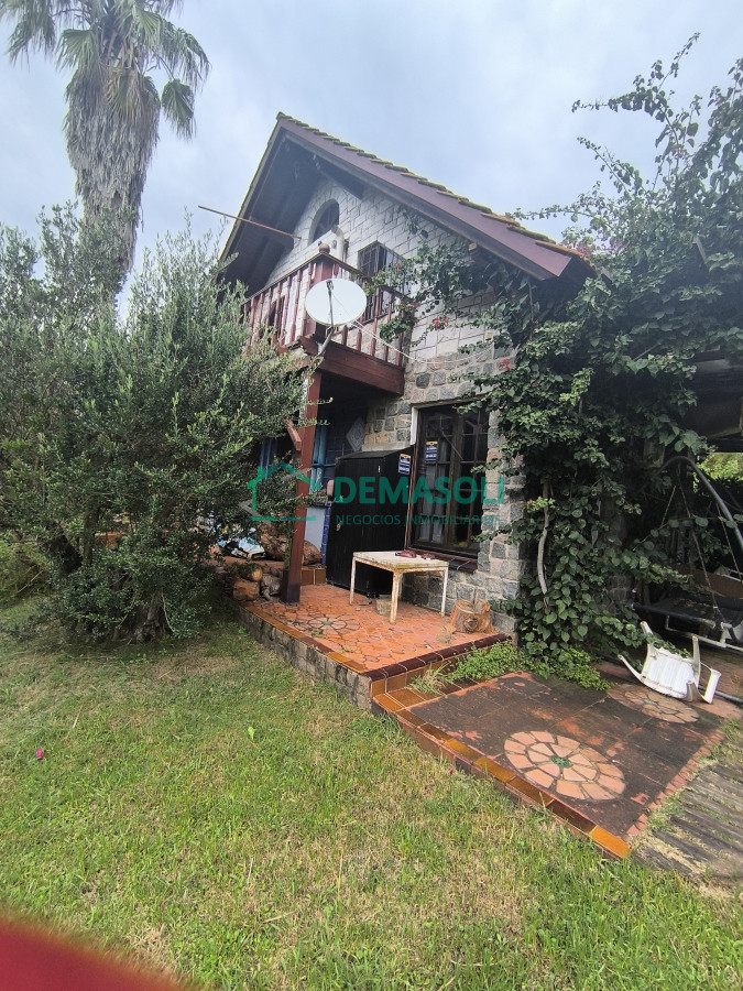 Casa ID.1249 - Se vende hermosa casona de estilo europeoubicada a pocos metros del mar, Playa Hermosa, 1100 M2 de terreno
