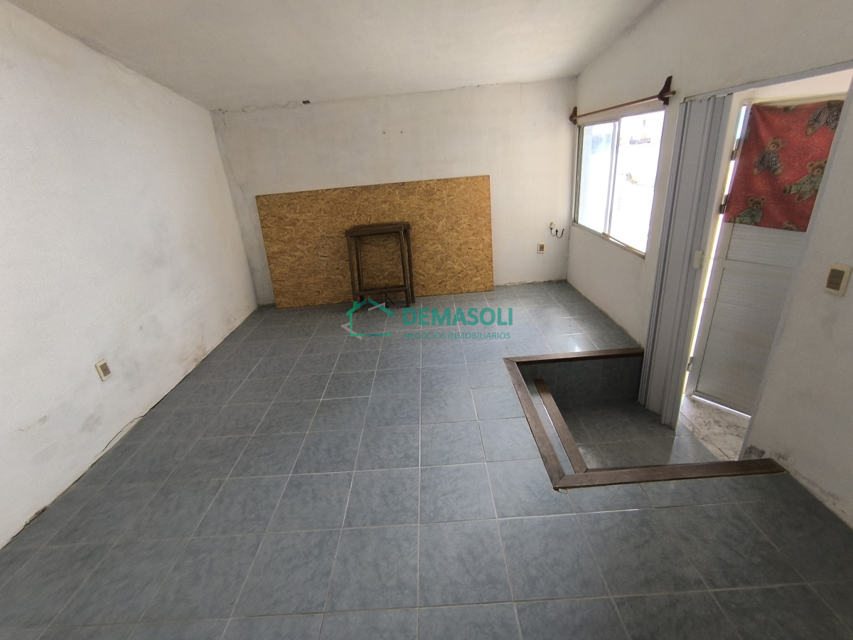 Casa ID.1178 - Se vende casa de 2 dormitorios en San Carlos, con apartamento al fondo.