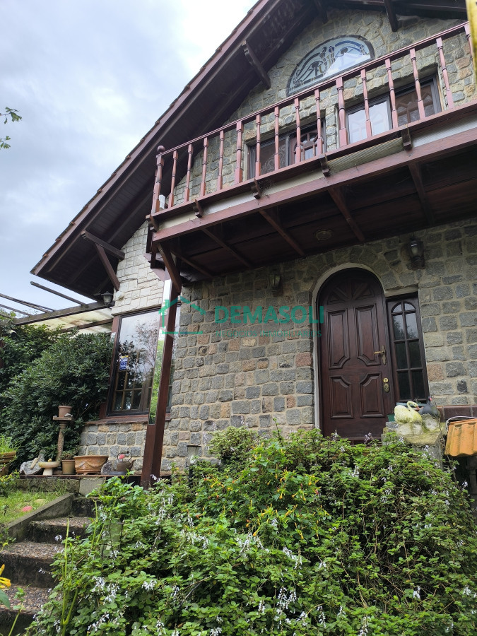 Casa ID.1249 - Se vende hermosa casona de estilo europeoubicada a pocos metros del mar, Playa Hermosa, 1100 M2 de terreno