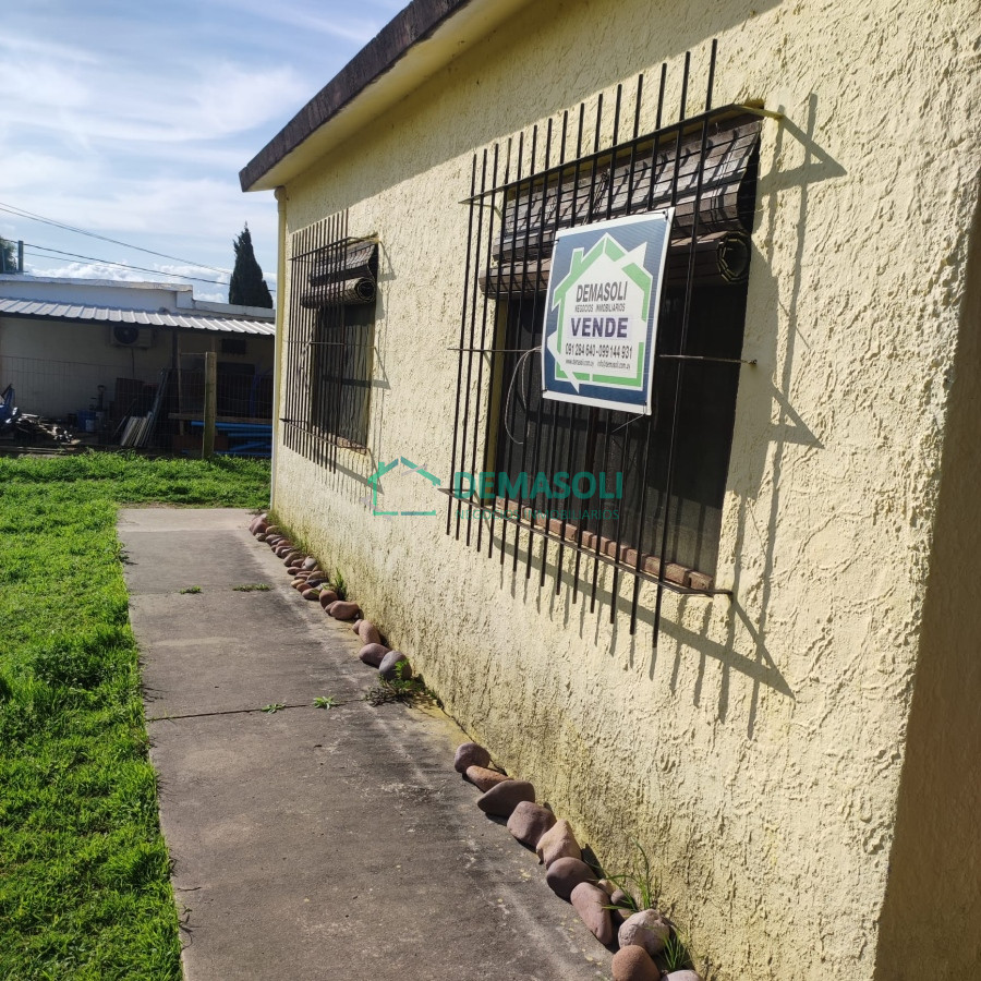 Casa ID.1064 - Se vende casa de 3 dormitorios con 338 mts 2 de terreno en Pan de Azúcar 