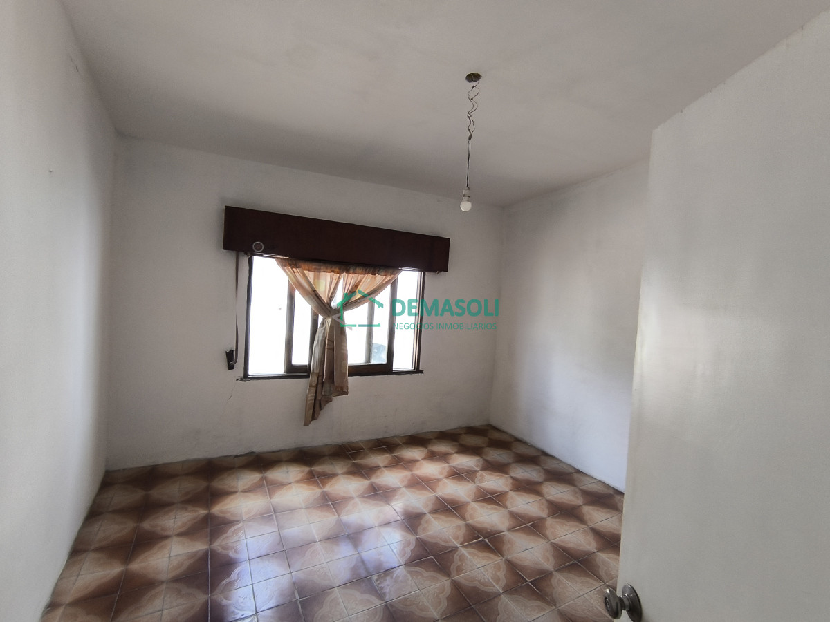 Casa ID.1178 - Se vende casa de 2 dormitorios en San Carlos, con apartamento al fondo.