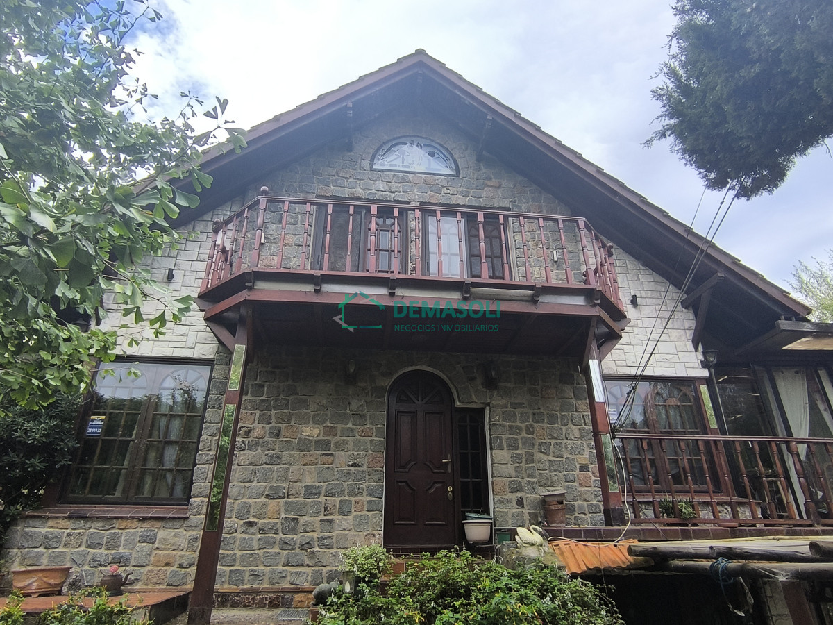Casa ID.1249 - Se vende hermosa casona de estilo europeoubicada a pocos metros del mar, Playa Hermosa, 1100 M2 de terreno