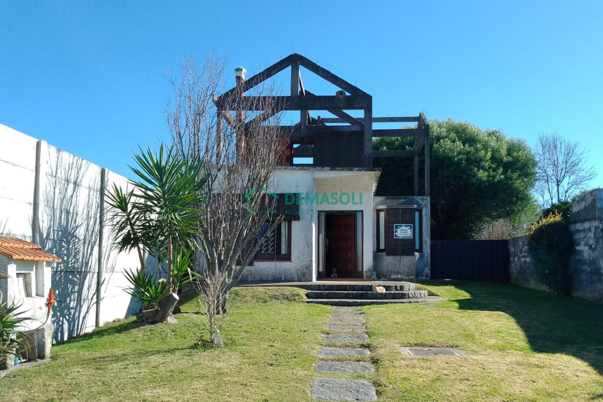 Casa ID.1300 - CASA CENTRICA CON PLANTA ALTA PARA TERMINAR