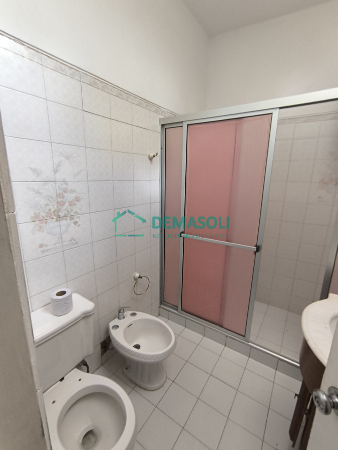 Casa ID.1178 - Se vende casa de 2 dormitorios en San Carlos, con apartamento al fondo.