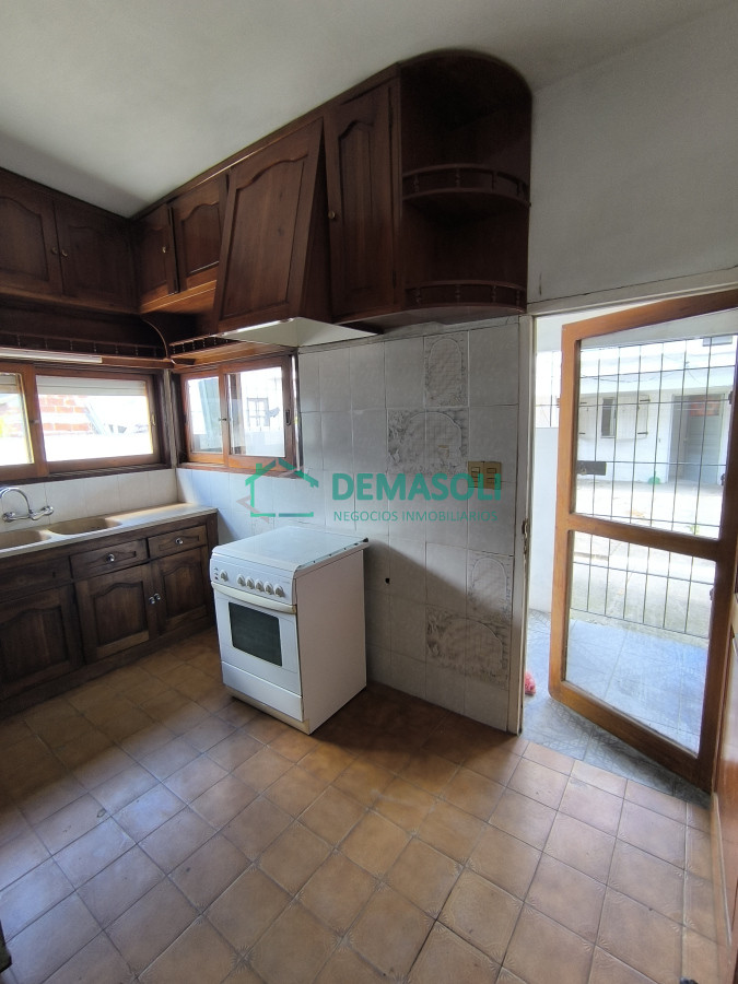 Casa ID.1178 - Se vende casa de 2 dormitorios en San Carlos, con apartamento al fondo.