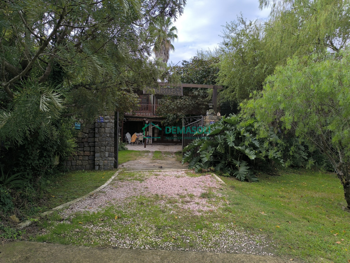 Casa ID.1249 - Se vende hermosa casona de estilo europeoubicada a pocos metros del mar, Playa Hermosa, 1100 M2 de terreno