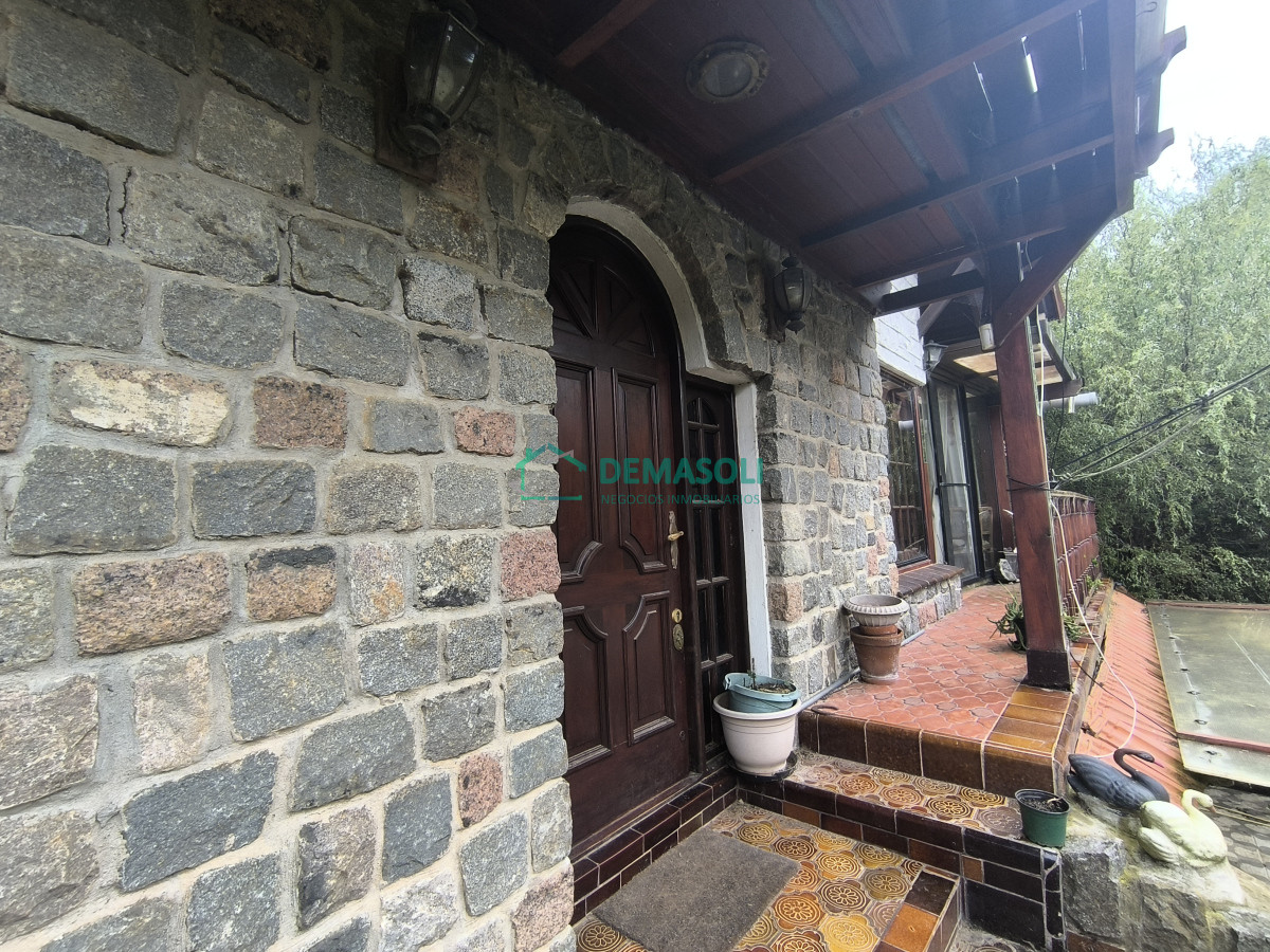 Casa ID.1249 - Se vende hermosa casona de estilo europeoubicada a pocos metros del mar, Playa Hermosa, 1100 M2 de terreno