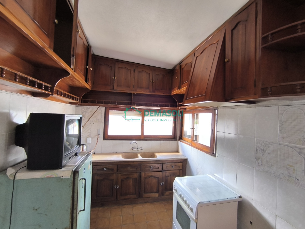 Casa ID.1178 - Se vende casa de 2 dormitorios en San Carlos, con apartamento al fondo.