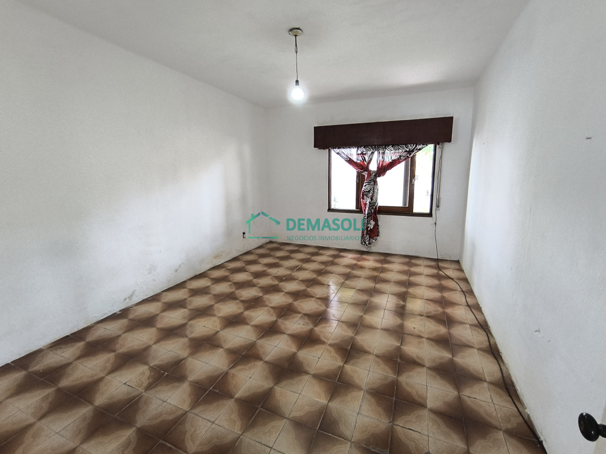 Casa ID.1178 - Se vende casa de 2 dormitorios en San Carlos, con apartamento al fondo.