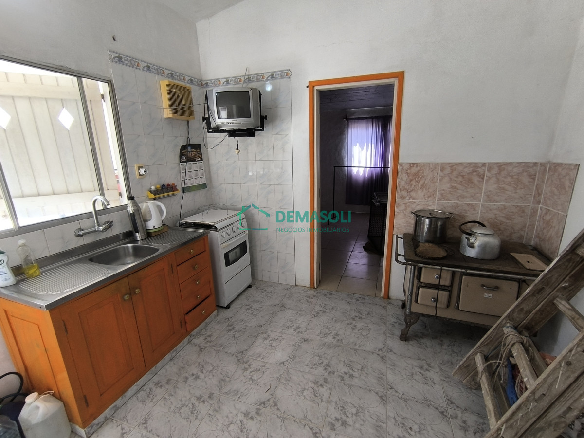 Casa ID.1178 - Se vende casa de 2 dormitorios en San Carlos, con apartamento al fondo.