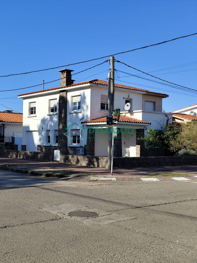 Casa ID.1265 - En venta, casa de 4 dormitorios Piriapolis, a 100 metros del mar