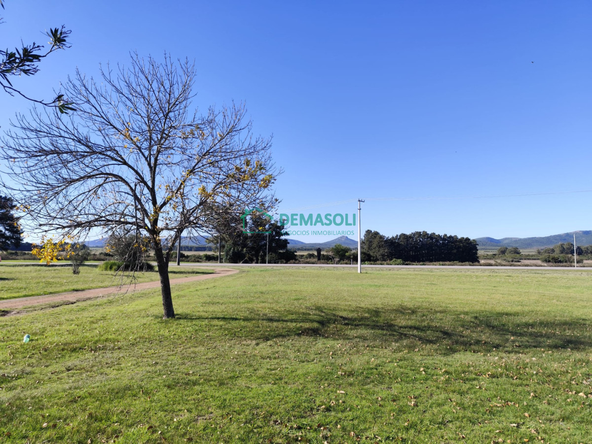 Casa ID.1478 - En venta hermosa casa en Gregorio Aznarez, vista a las Sierras 