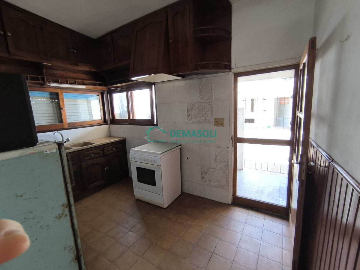 Casa ID.1178 - Se vende casa de 2 dormitorios en San Carlos, con apartamento al fondo.
