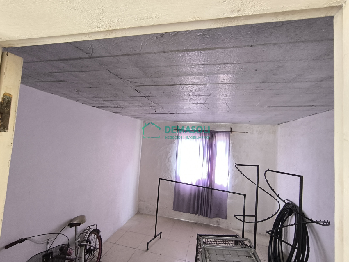 Casa ID.1178 - Se vende casa de 2 dormitorios en San Carlos, con apartamento al fondo.