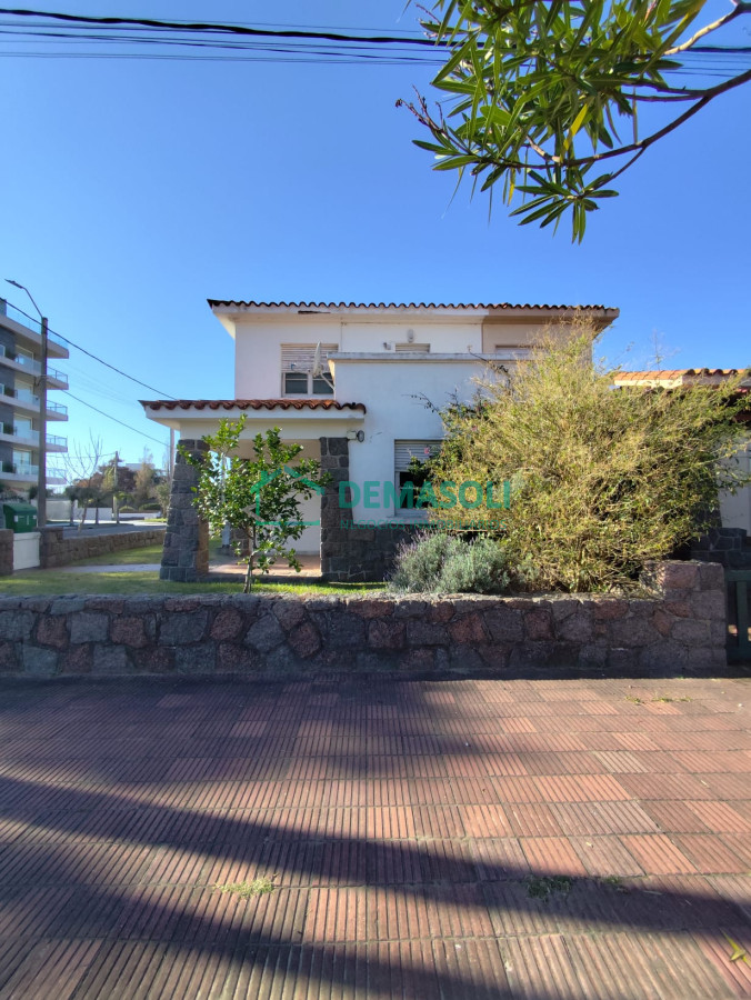 Casa ID.1265 - En venta, casa de 4 dormitorios Piriapolis, a 100 metros del mar