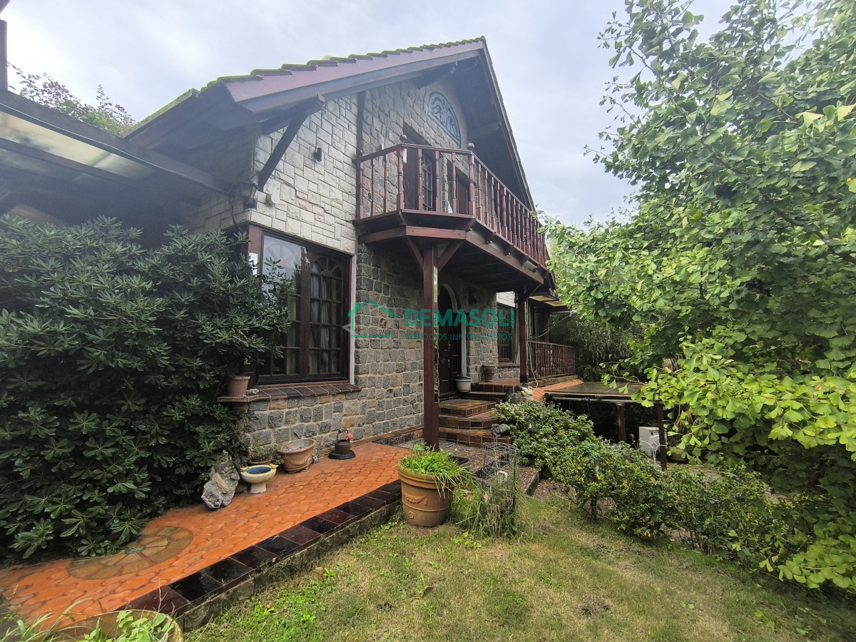Casa ID.1249 - Se vende hermosa casona de estilo europeoubicada a pocos metros del mar, Playa Hermosa, 1100 M2 de terreno