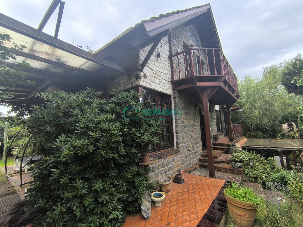 Casa ID.1249 - Se vende hermosa casona de estilo europeoubicada a pocos metros del mar, Playa Hermosa, 1100 M2 de terreno