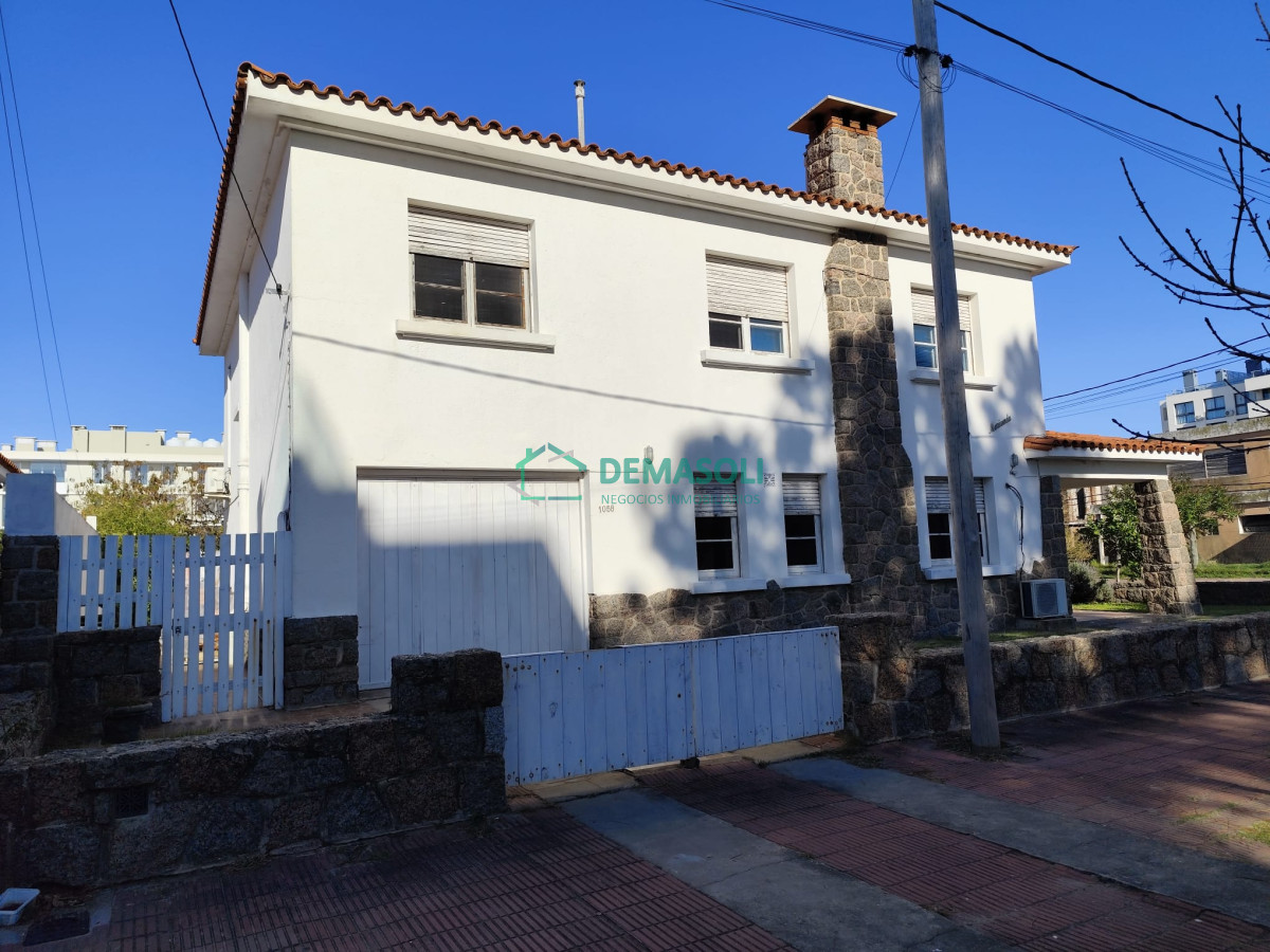 Casa ID.1265 - En venta, casa de 4 dormitorios Piriapolis, a 100 metros del mar