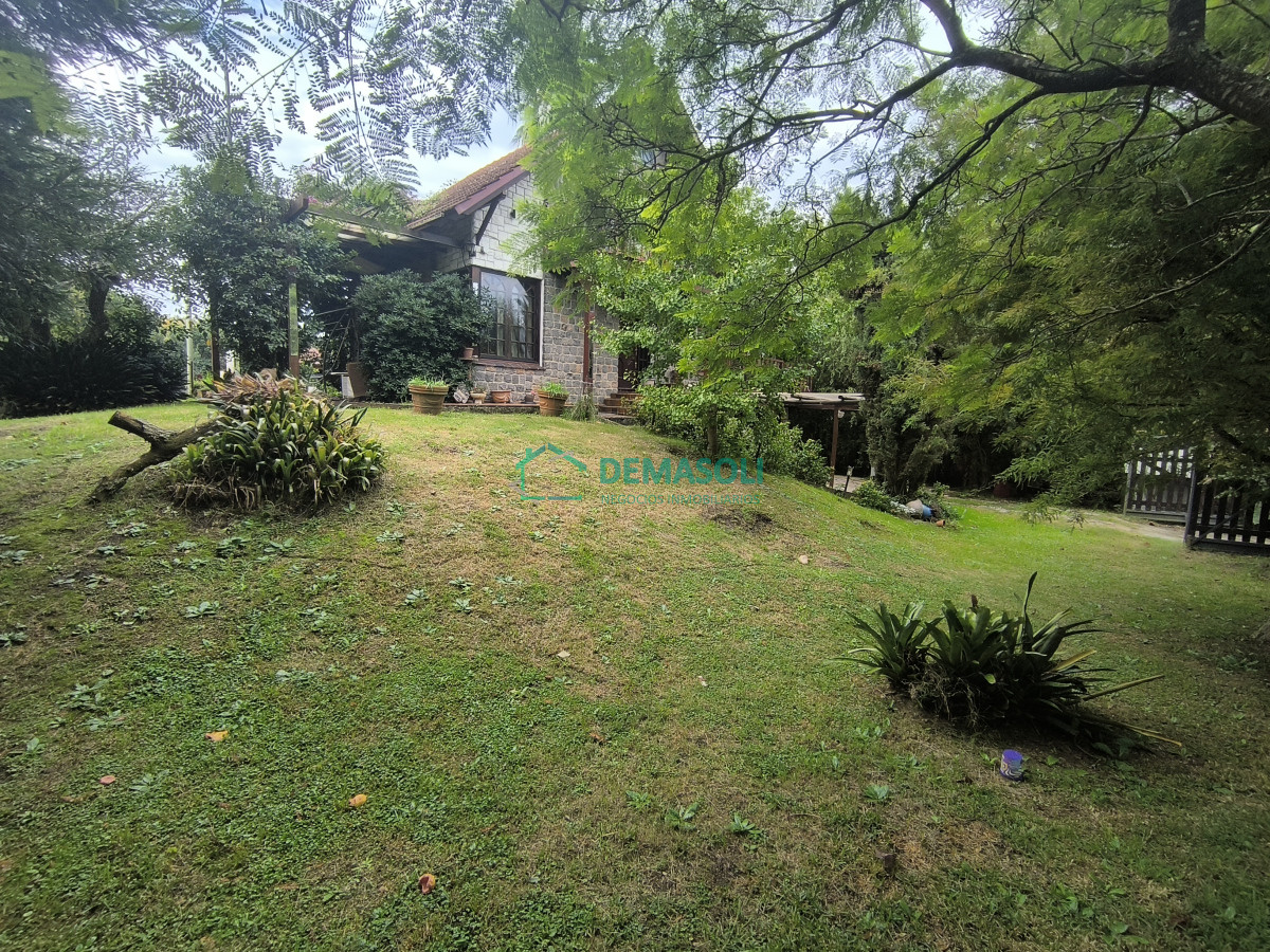 Casa ID.1249 - Se vende hermosa casona de estilo europeoubicada a pocos metros del mar, Playa Hermosa, 1100 M2 de terreno