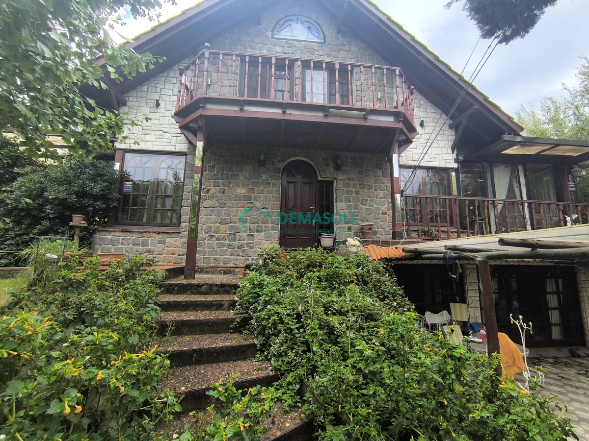 Casa ID.1249 - Se vende hermosa casona de estilo europeoubicada a pocos metros del mar, Playa Hermosa, 1100 M2 de terreno