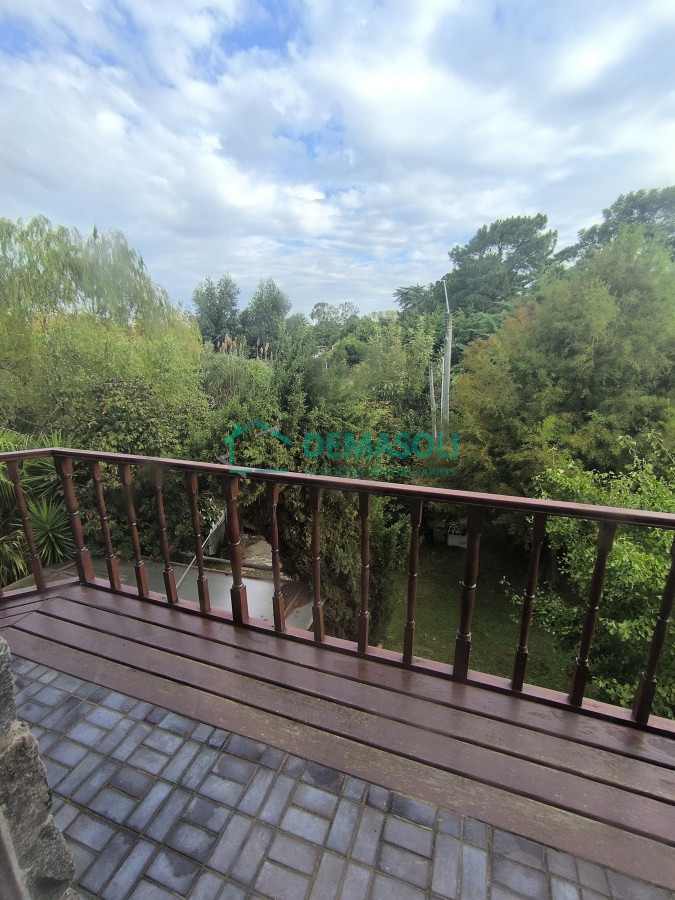 Casa ID.1249 - Se vende hermosa casona de estilo europeoubicada a pocos metros del mar, Playa Hermosa, 1100 M2 de terreno
