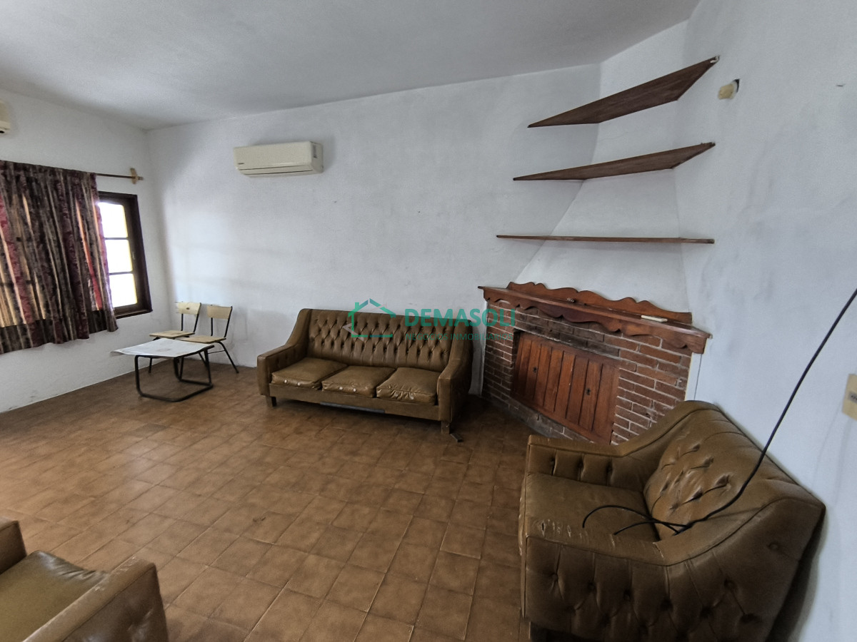 Casa ID.1178 - Se vende casa de 2 dormitorios en San Carlos, con apartamento al fondo.